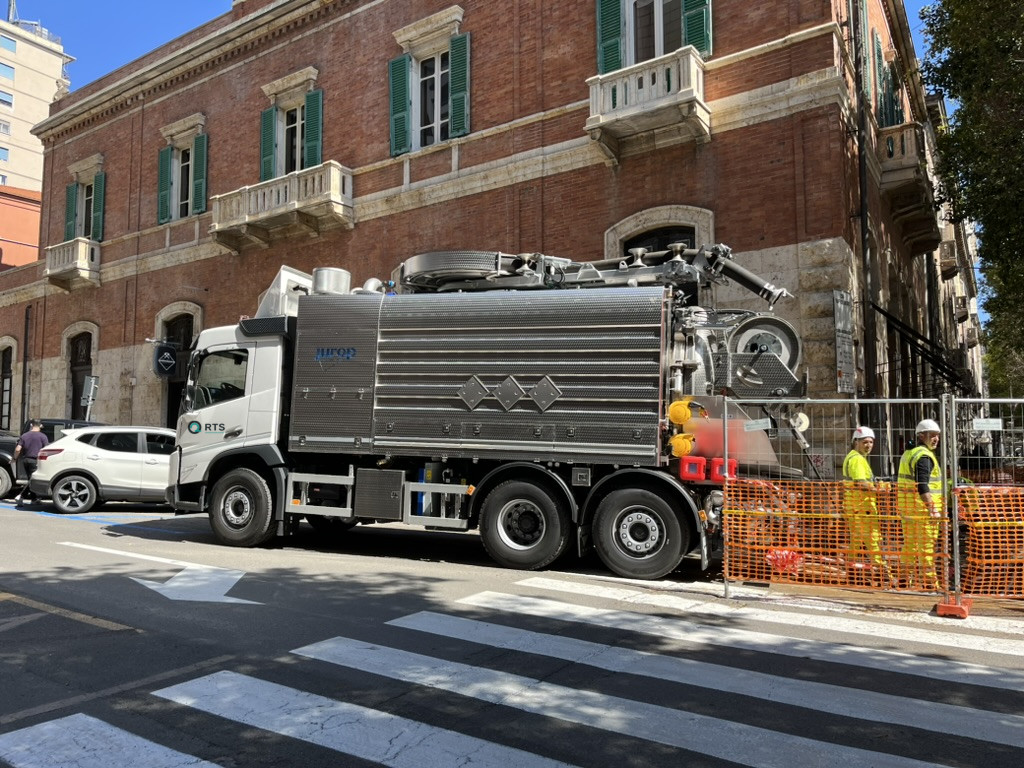 Autospurgo RTS durante un intervento in strada